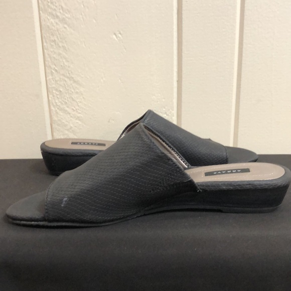 Array Black Low Heel - Picture 9 of 12